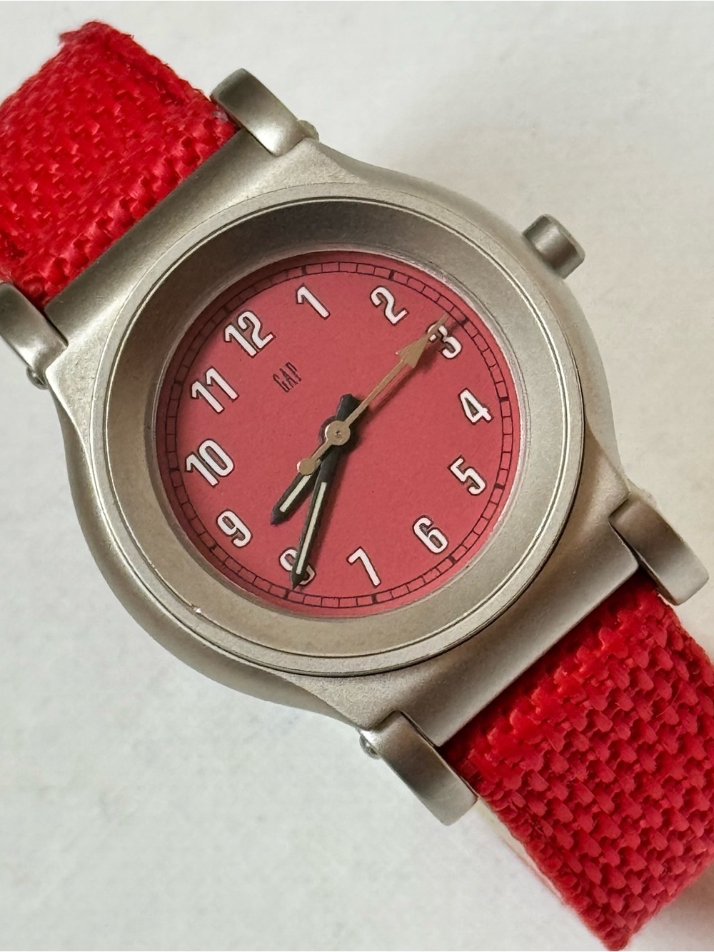 Vintage GAP 34mm Men's Women's Retro Watch Silver Red Dial Nylon Band Hinge Lugs